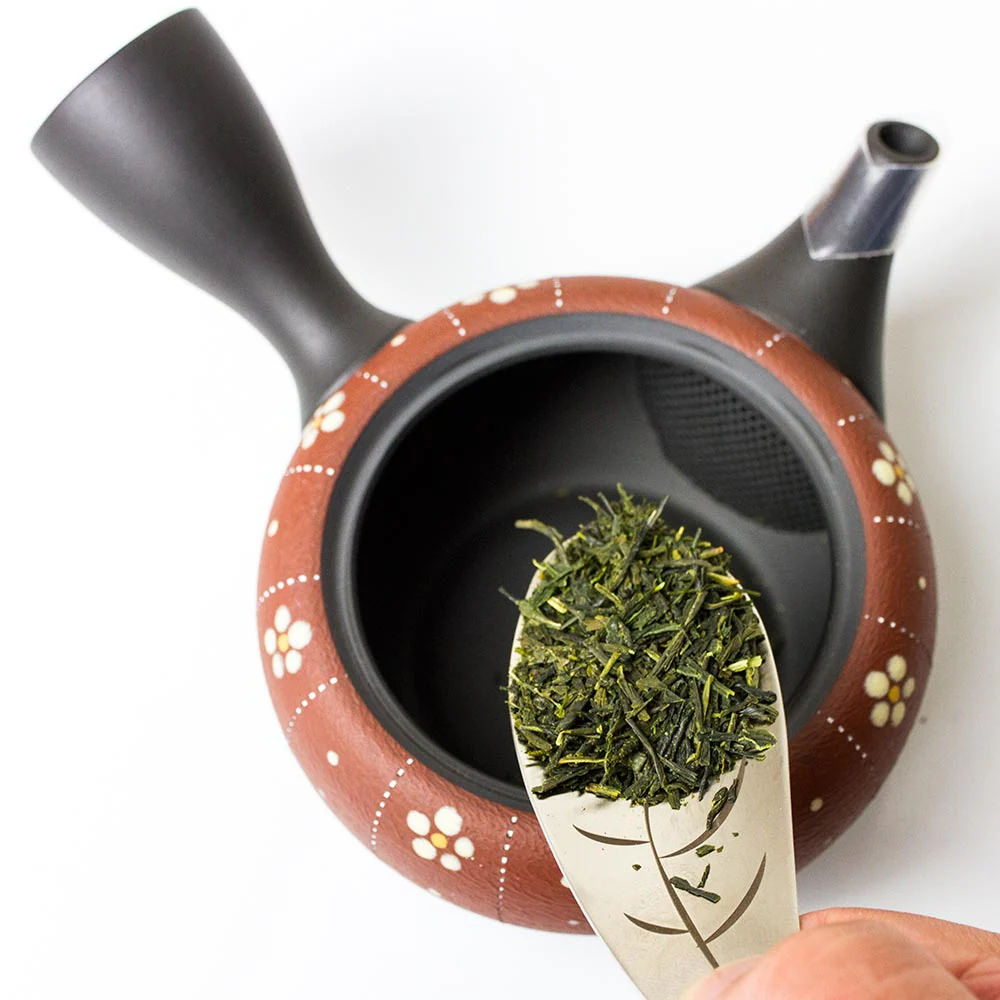 Cha-Saji Tea Scoop With Tea Leaf Motif (Stainless Steel) - Image 3