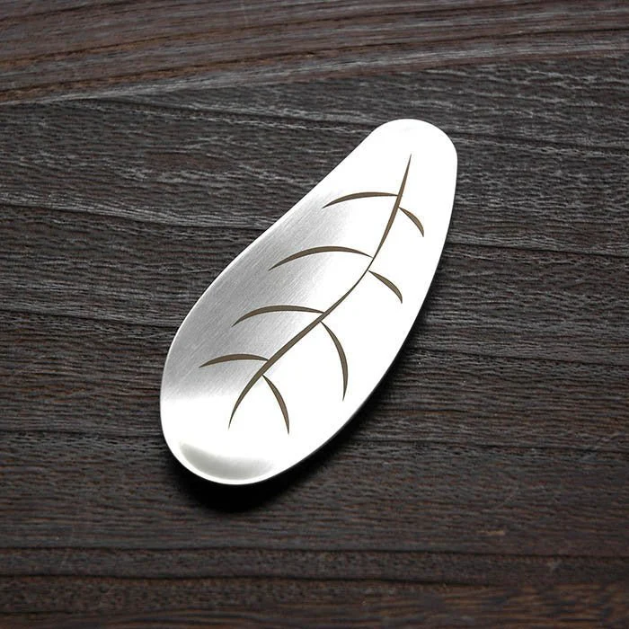 Cha-Saji Tea Scoop With Tea Leaf Motif (Stainless Steel) - Image 5